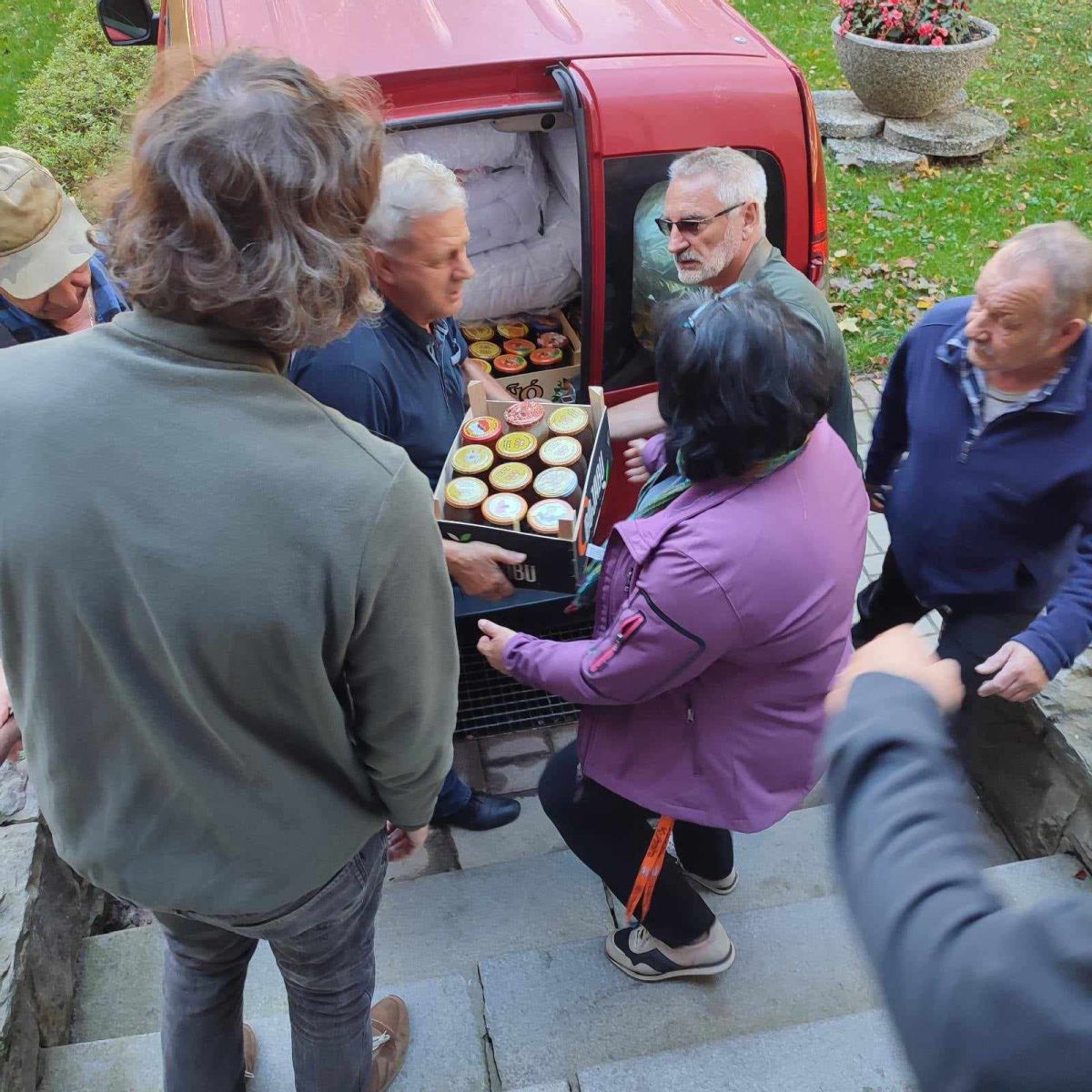 miód od pszczelarzy z Bielińca dla powodzian
