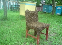 Krzesło z pszczołami