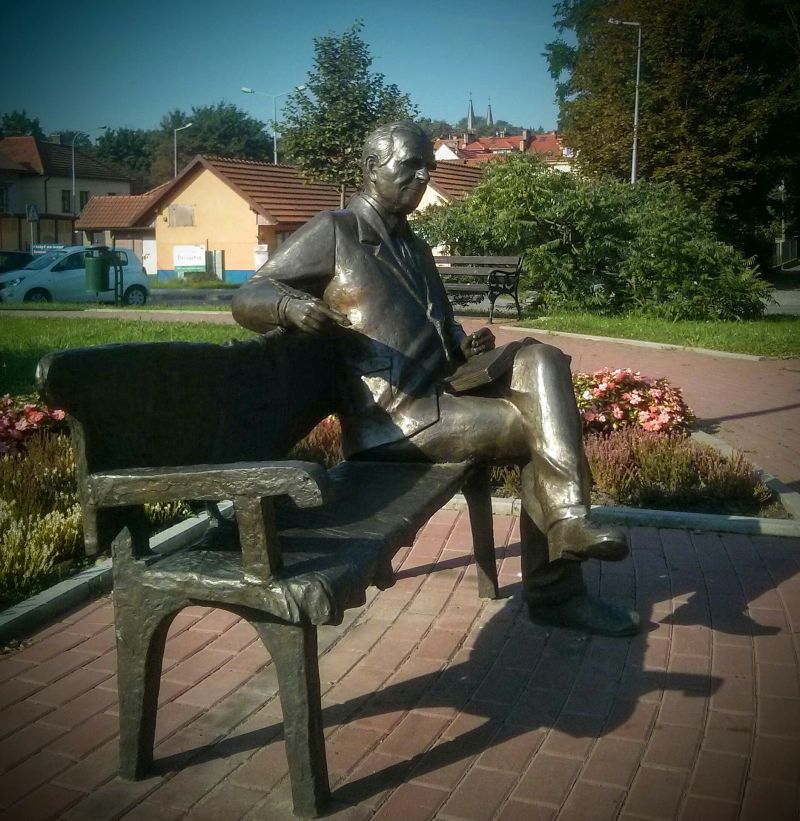 Pomnik Kazimierza Wyki, profesora Uniwersytetu Jagiellońskiego, historyka i krytyki literatury. Autorka zdjęcia: Renata Gasek