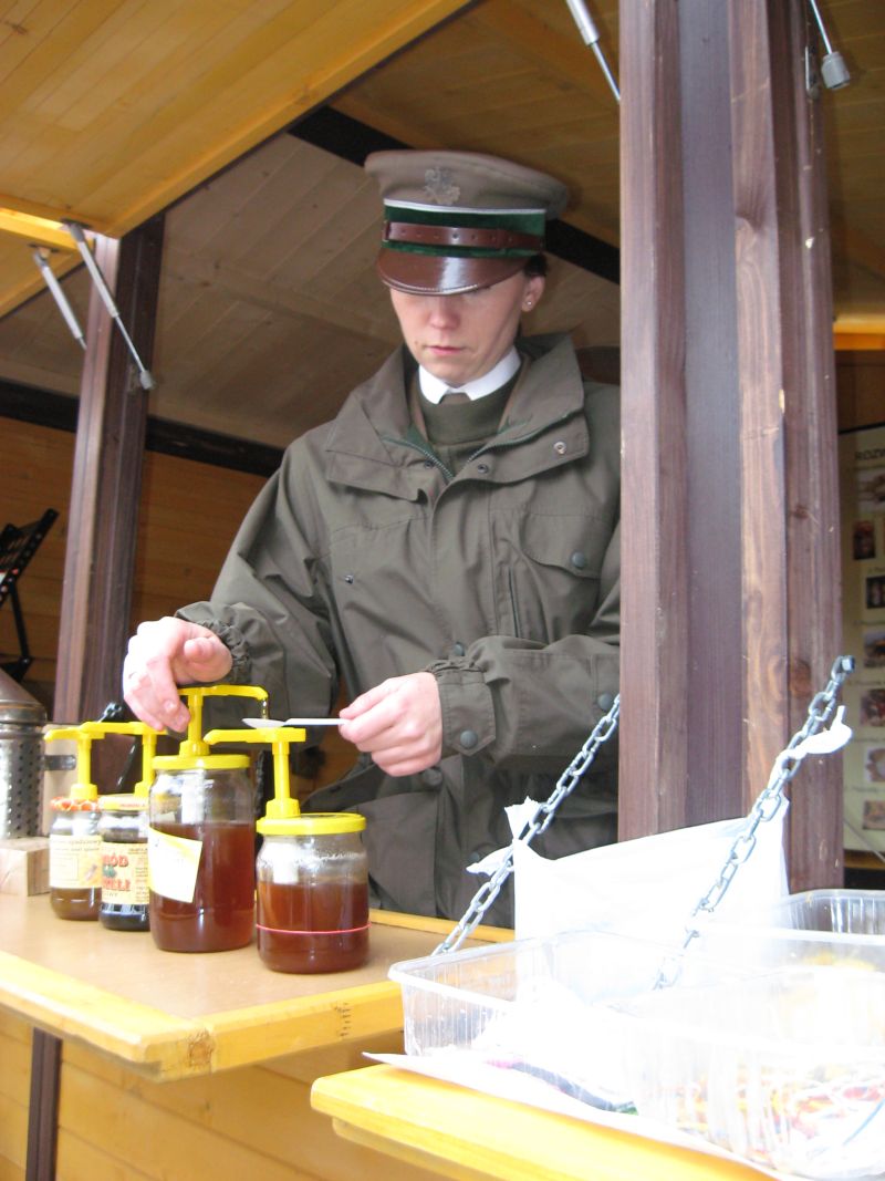 Degustacja miodu na II Festiwalu Miodu w Katowicach. Autor zdjęcia: Kazimierz Wiśniowski