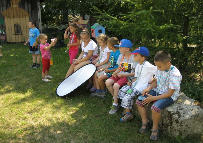 Młodzi badacze przed wyruszeniem w drogę. Źródło zdjęcia: materiały przekazane przez p. Agatę Wojtuń.