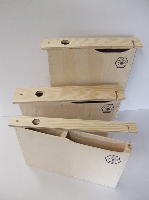 Podkarmiaczki ramkowe firmy Bzyki.com