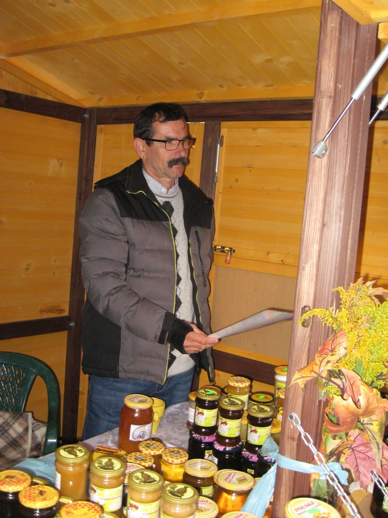 Wyróżniony pszczelarz podczas II Festiwalu Miodu w Katowicach. Autor zdjęcia: Kazimierz Wiśniowski