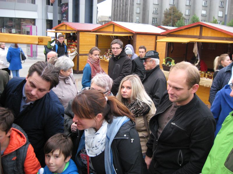 Uczestnicy II Festiwalu Miodu w Katowicach. Autor zdjęcia: Kazimierz Wiśniowski