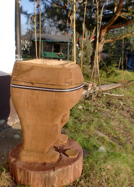 Ul niedźwiedź z pnia lipy. Wykonanie: Zdzisław Begierski. Autor zdjęcia: Zdzisław Begierski