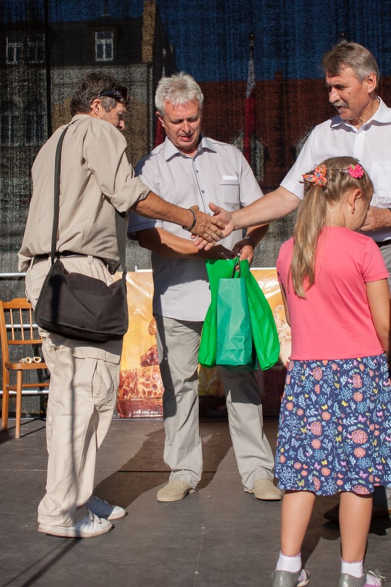 Wręczanie nagród i wyróżnień na VII Święcie Miodu w Pszczynie. Autor zdjęcia: Kazimierz Wiśniowski