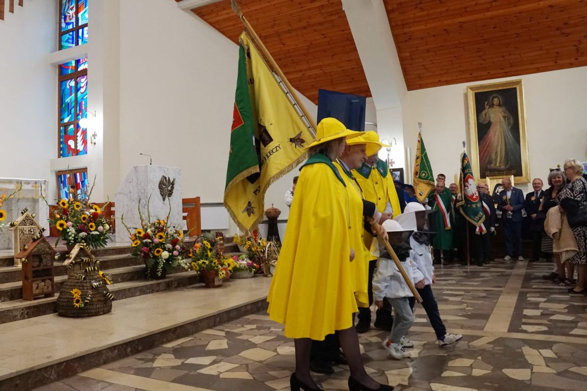 Relacja z wydarzenia pt. XXII Wojewódzki Dzień Pszczelarza i XIV Wojewódzkie Święto Pszczoły, które odbyły się 14. września 2025 r. w Łodzi. Wydarzenie zostało zorganizowane przez Wojewódzki Związek Pszczelarzy w Łodzi.