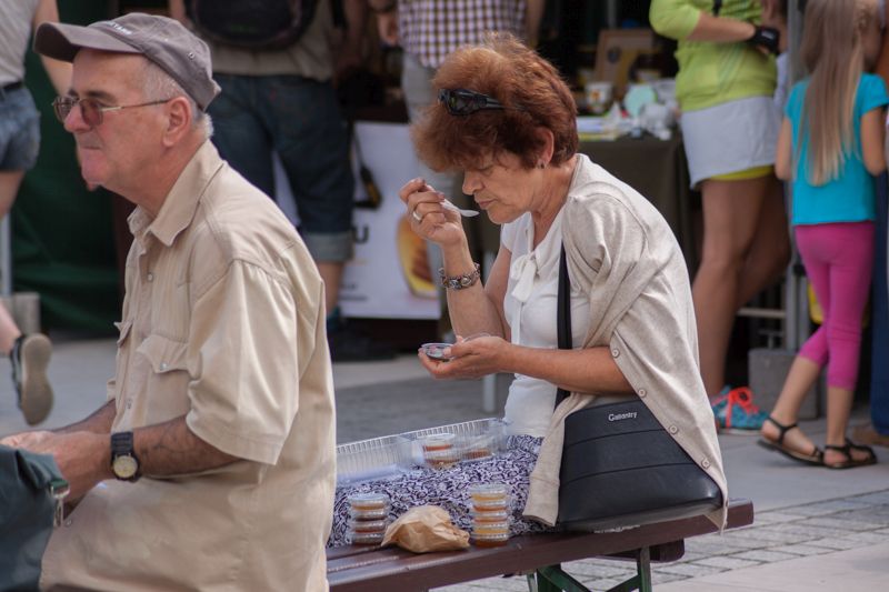 Degustacja miodu podczas VII Święta Miodu w Pszczynie. Autor zdjęcia: Kazimierz Wiśniowski
