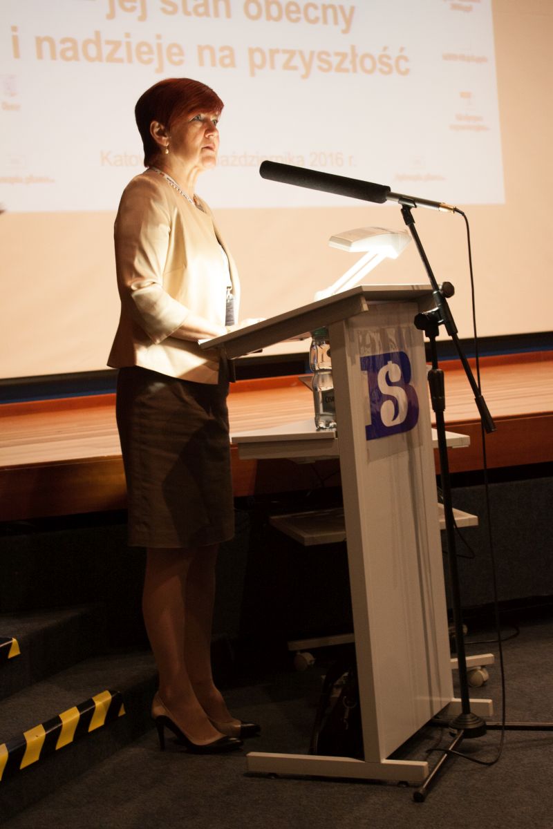 Prof. Krystyna Olczyk podczas wystąpienia na IV Krajowej Konferencji Naukowej w Katowicach. Autorka zdjęć: Jadwiga Wiśniowska