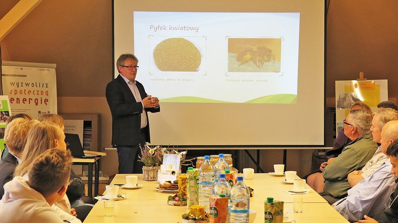 Uroczystość otwarcia pszczelej ścieżki edukacyjnej w Zespole Szkół Centrum Kształcenia Rolniczego w Rudnej. Autor zdjęcia: Zbigniew Smoła