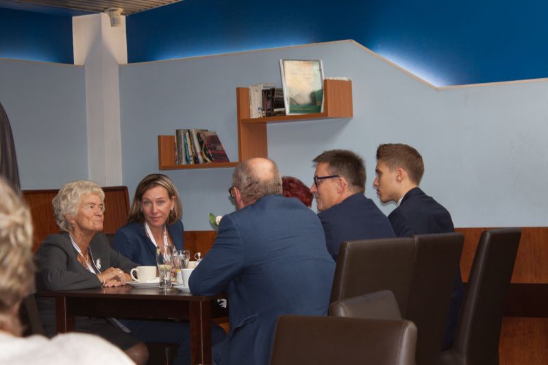 Rodzina profesora Artura Stojko relaksuje się w przerwie IV Krajowej Konferencji Naukowej w Katowicach. Autorka zdjęcia: Jadwiga Wiśniowska