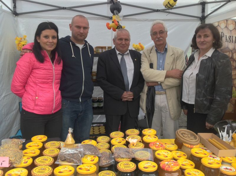 Namiot Pasieka Nowinka Górka Stanisław - asortyment. XXII Krakowskie Miodobranie