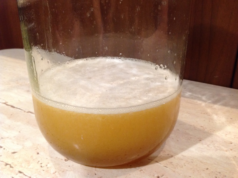 Tak powinna wyglądać konsystencja po poprawnym wymieszaniu składników nalewki.