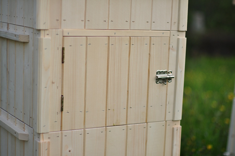 Korpus z szybką - widok z zewnątrz - dodatkowy element ula wielkopolskiego. Źródło zdjęcia: Bartnicy.pl