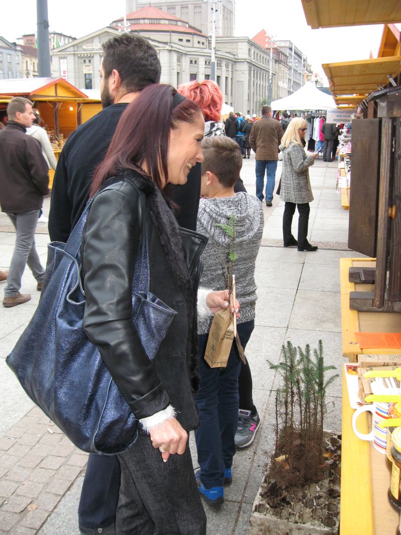 Uśmiech gościł na twarzach klientów II Festiwalu Miodu w Katowicach. Autor zdjęcia: Kazimierz Wiśniowski