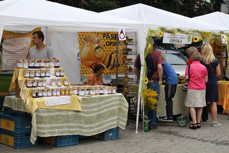 Stoiska pszczelarskie podczas XXIII Krakowskiego Miodobrania. Autor zdjęcia: Paweł Balana