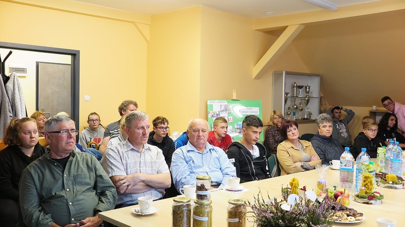 Uroczystość otwarcia pszczelej ścieżki edukacyjnej w Zespole Szkół Centrum Kształcenia Rolniczego w Rudnej. Autor zdjęcia: Zbigniew Smoła