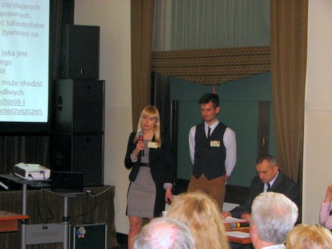 Luiza Dawidowicz oraz Marek Lorenc podczas wygłaszania referatu. Autor zdjęcia: Marcin Balana.