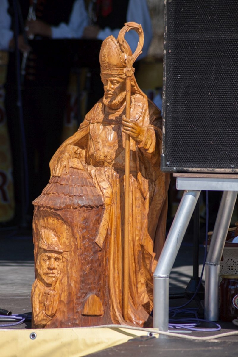 Rzeźba św. Ambrożego podczas VII Święta Miodu w Pszczynie. Autor zdjęcia: Kazimierz Wiśniowski