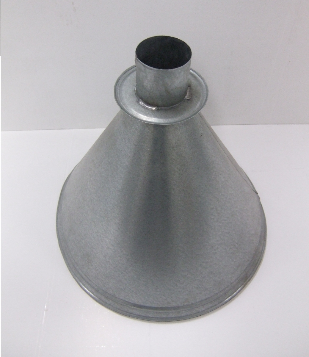 Okrągły lej do zsypywania pszczół. Spód.