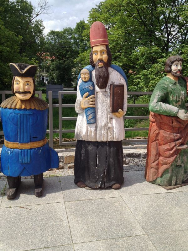 Uszkodzone ule figuralne na wystawie uli figuralnych w Cieplicach 2015. Autor zdjęcia: Marcin Balana