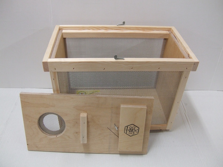 Skrzynka do zsypywania pszczół.