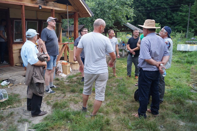 Wymiana doświadczeń podczas wycieczki Pszczelarzy z Brzeska na Ukrainę 2019. Autor zdjęcia: Janusz Filip