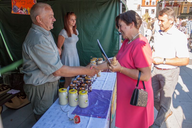 Wręczanie nagród i wyróżnień pszczelarzom na VII Święcie Miodu w Pszczynie. Autor zdjęcia: Kazimierz Wiśniowski