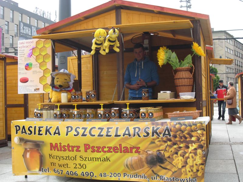 Pasieka Pszczelarska Krzysztofa Szurmaka na II Festiwalu Miodu w Katowicach. Autor zdjęcia: Kazimierz Wiśniowski