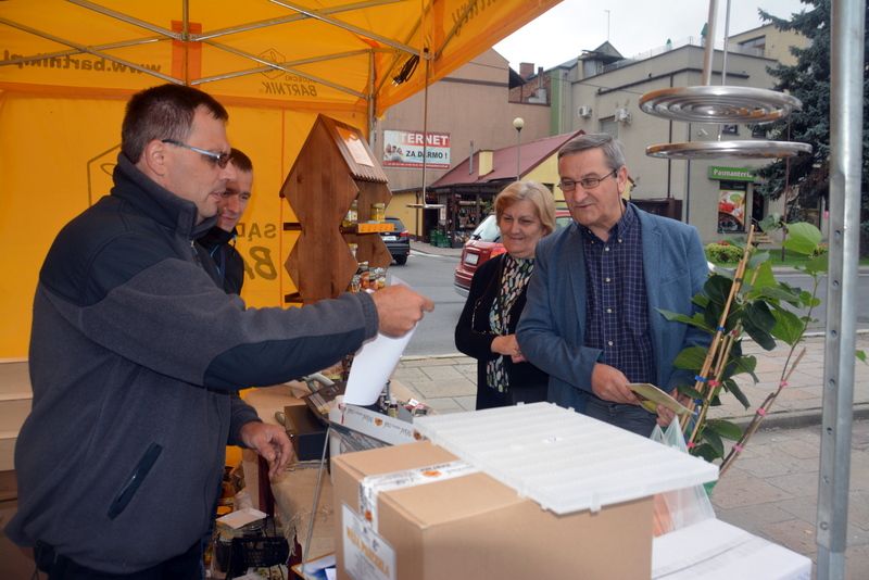 Ujęcie z wnętrza namiotu Sądeckiego Bartnika podczas I Konferencji Pszczelarskiej w Brzesku (02.09.2017 r.). Autor zdjęcia: Marek Kotfis
