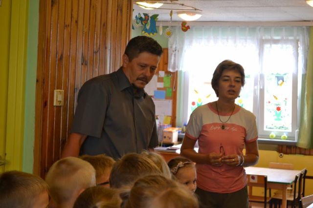 Pan Dyrektor w rozmowie z przedszkolakami. Autorka zdjęcia: Agnieszka Jurasz.