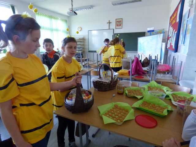 Ciasteczka z miodem – słodki poczęstunek dla mieszkańców. Źródło zdjęcia: materiały przekazane przez p. Agnieszkę Gałwa.