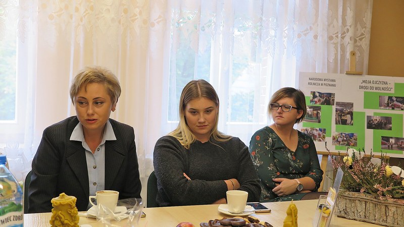 Uroczystość otwarcia pszczelej ścieżki edukacyjnej w Zespole Szkół Centrum Kształcenia Rolniczego w Rudnej. Autor zdjęcia: Zbigniew Smoła