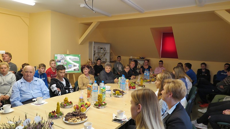 Uroczystość otwarcia pszczelej ścieżki edukacyjnej w Zespole Szkół Centrum Kształcenia Rolniczego w Rudnej. Autor zdjęcia: Zbigniew Smoła