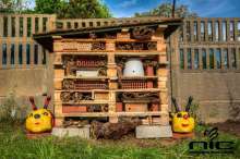 Na zdjęciu: Gotowy domek dla pszczół samotnic. Źródło zdjęcia: Stowarzyszenie Natura i Człowiek.