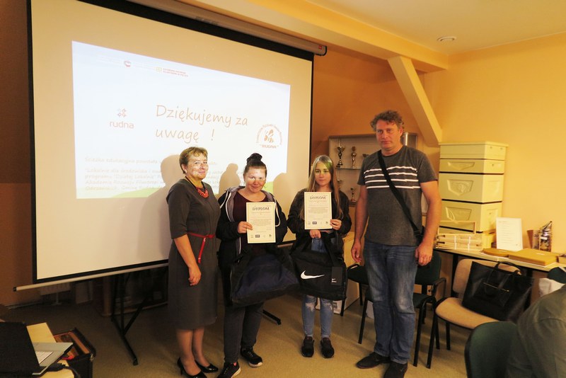 Uroczystość otwarcia pszczelej ścieżki edukacyjnej w Zespole Szkół Centrum Kształcenia Rolniczego w Rudnej. Autor zdjęcia: Zbigniew Smoła