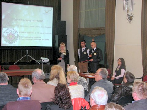 Przewodniczący Konferencji zaprasza do zadawania pytań Prelegentom - Luizie Dawidowicz i Markowi Lorenc. Autor zdjęcia: Marcin Balana.