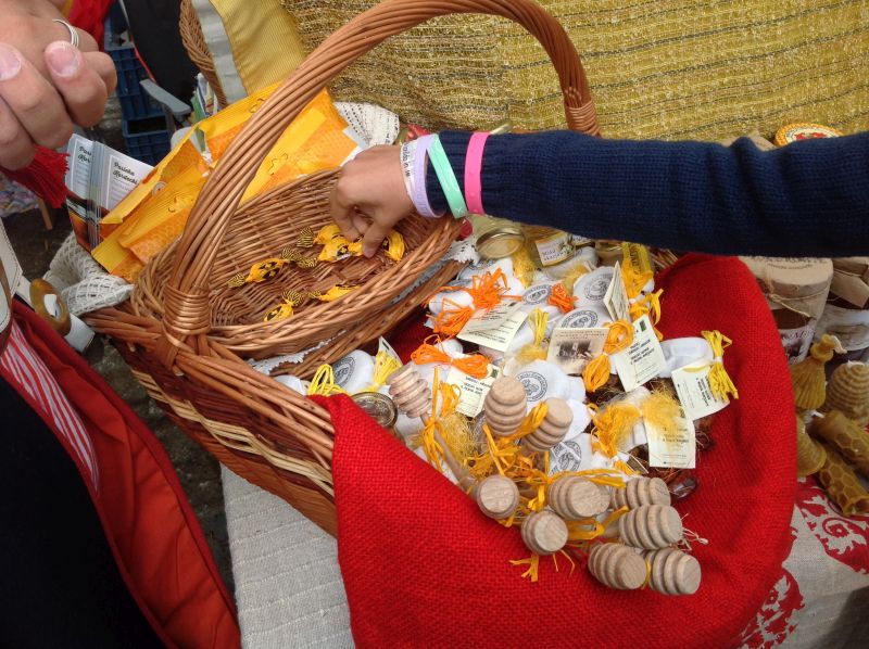 Pasieka Kordecki i Wnukowie - cukierki z miodem i nabieraki do miodu. XXII Krakowskie Miodobranie