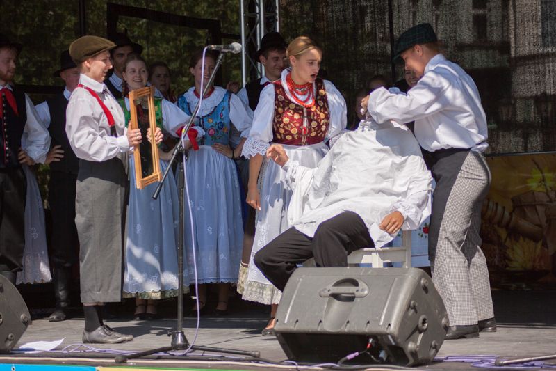 Występ artystyczny podczas VII Święta Miodu w Pszczynie. Autor zdjęcia: Kazimierz Wiśniowski