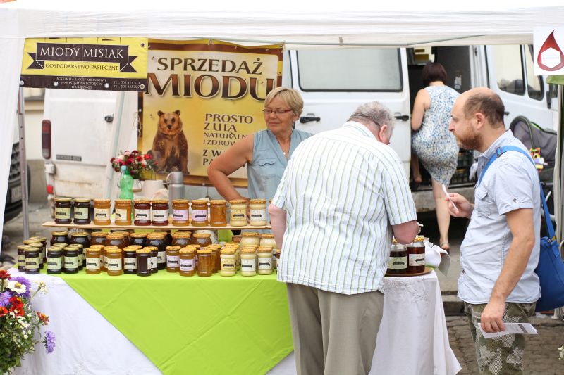 Stoisko gospodarstwa pasiecznego Miody Misiak podczas XXIII Krakowskiego Miodobrania. Autor zdjęcia: Paweł Balana