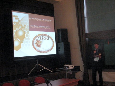 Ciąg dalszy prelekcji Marcina Balana - Redaktora Portalu Pszczelarskiego. Autorka zdjęcia: Luiza Dawidowicz.