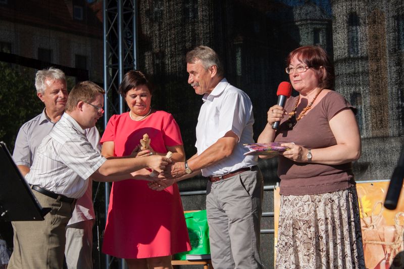 Wręczanie nagród i wyróżnień podczas VII Święta Miodu w Pszczynie. Autor zdjęcia: Kazimierz Wiśniowski