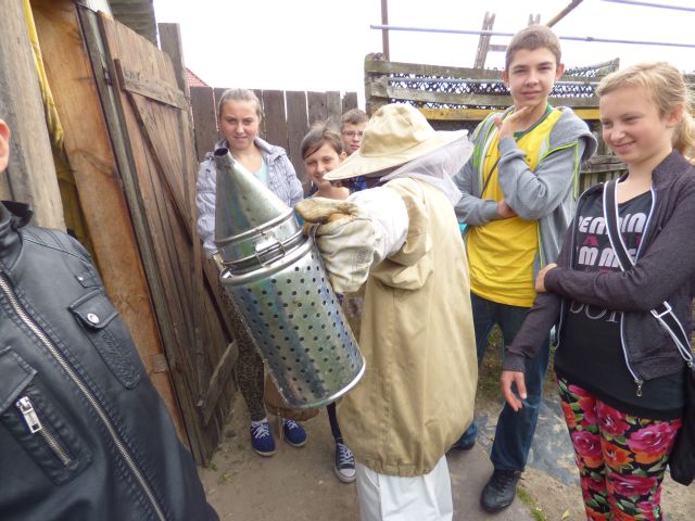 Podkurzacz – sprzęt pszczelarza. Źródło zdjęcia: materiały przez p. Agnieszkę Gałwa.