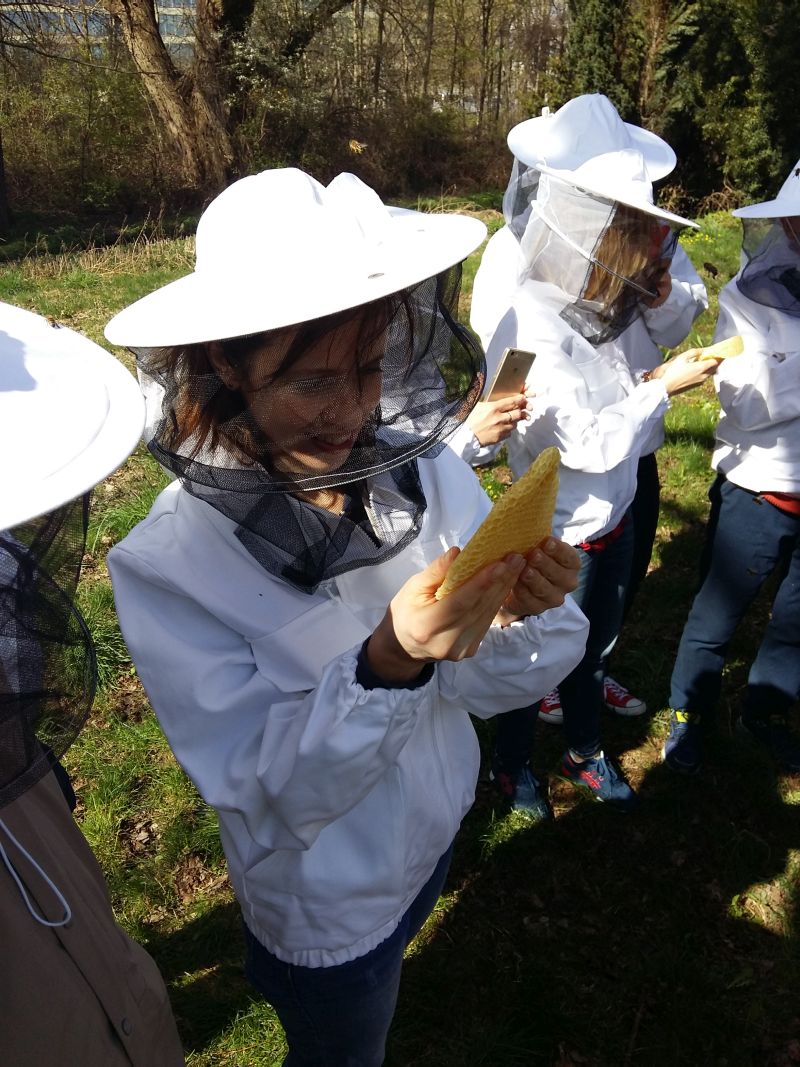 W kursach pszczelarskich Wilanów Miodem Płynący biorą udział również panie!