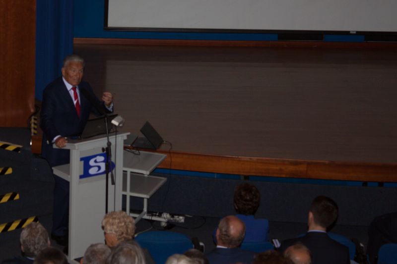 Prof. zw. dr hab. Artur Stojko, Prezes Rady Polskiej Fundacji Apiterapiii, Pełnomocnik Rektora ds. edukacji, specjalność Naturoterapia, Górnośląskiej Wyższej Szkoły Przedsiębiorczości im. Karola Goduli w Chorzowie. IV Krajowa Konferencja Naukowa w Katowicach. Autorka zdjęć: Jadwiga Wiśniowska