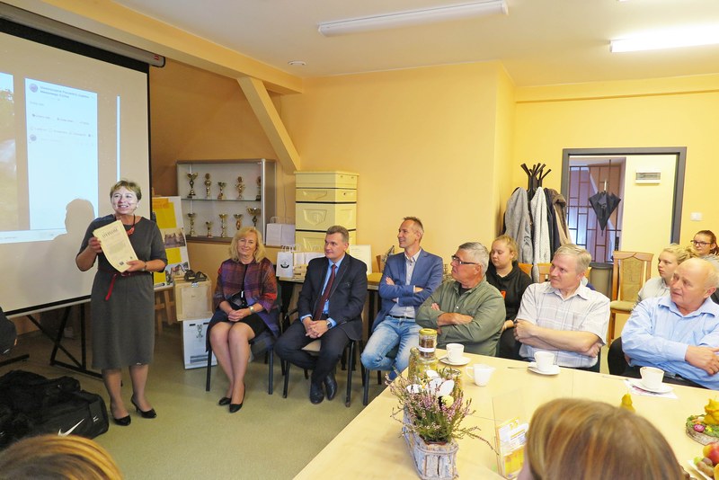 Uroczystość otwarcia pszczelej ścieżki edukacyjnej w Zespole Szkół Centrum Kształcenia Rolniczego w Rudnej. Autor zdjęcia: Zbigniew Smoła