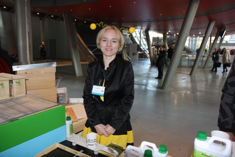 Wystawcy przebrani za pszczółki. Autor zdjęcia: Michał Piątek