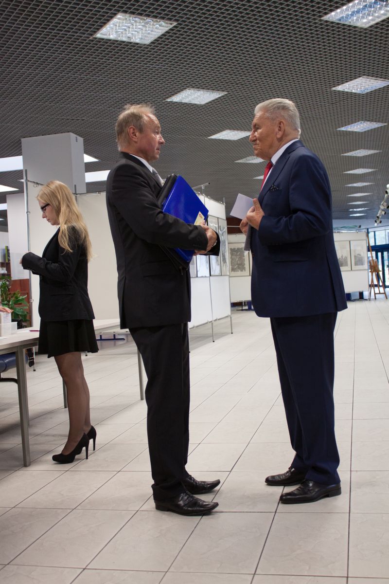 Profesor Artur Stojko w rozmowie z redaktorem Słomczyńskim podczas IV Krajowej Konferencji Naukowej w Katowicach. Autorka zdjęć: Jadwiga Wiśniowska