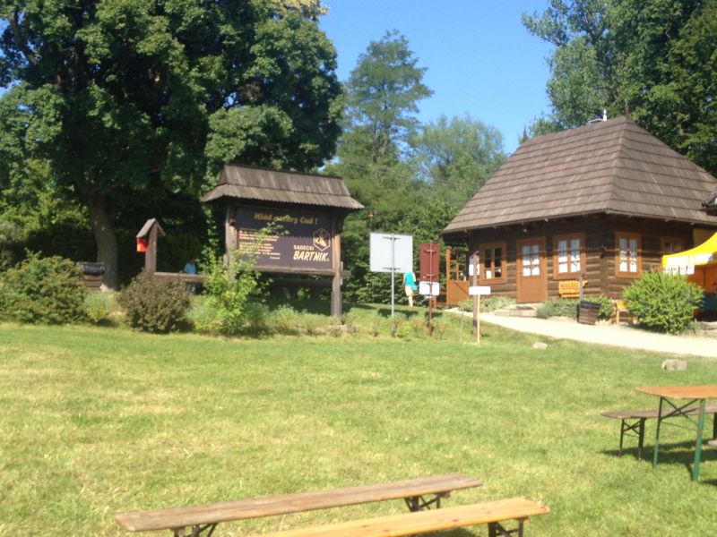 Miód natury cud. Jedna z kilku tablic podkreślających właściwości miodu.