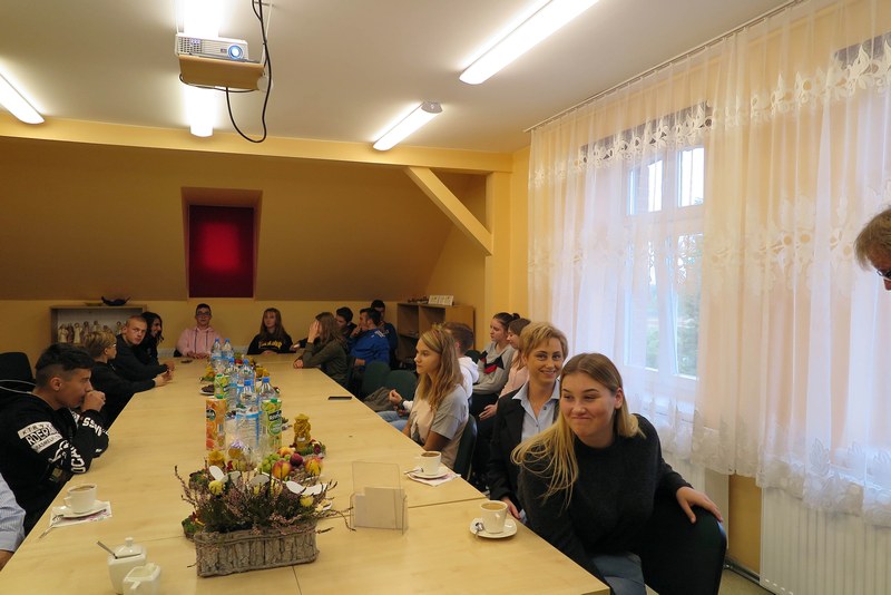 Uroczystość otwarcia pszczelej ścieżki edukacyjnej w Zespole Szkół Centrum Kształcenia Rolniczego w Rudnej. Autor zdjęcia: Zbigniew Smoła